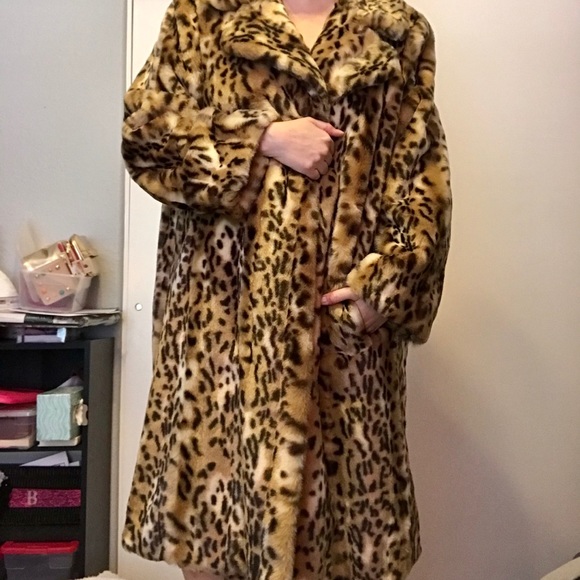 Newport News Jackets & Blazers - Newport News leopard animal print faux fur coat